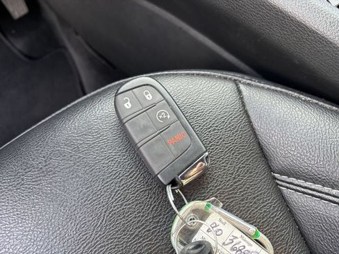 Used 2025 Jeep Compass Limited AWD/4WD image 17