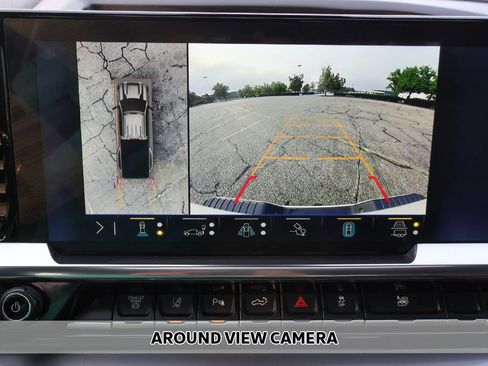 Used 2025 Chevrolet Silverado 3500 High Country w/ Technology Package AWD/4WD image 7