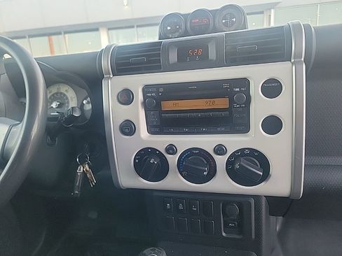 Used 2010 Toyota FJ Cruiser Base image 35