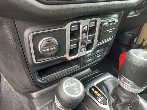 Used 2025 Jeep Gladiator Sport AWD/4WD image 26