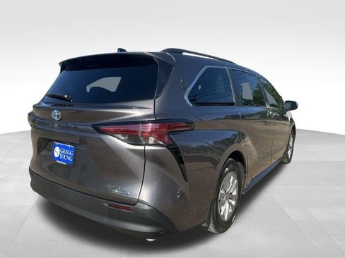 Used 2022 Toyota Sienna LE FWD image 7
