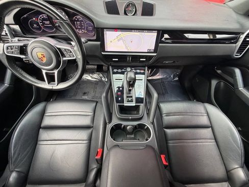 Used 2021 Porsche Cayenne AWD/4WD image 30