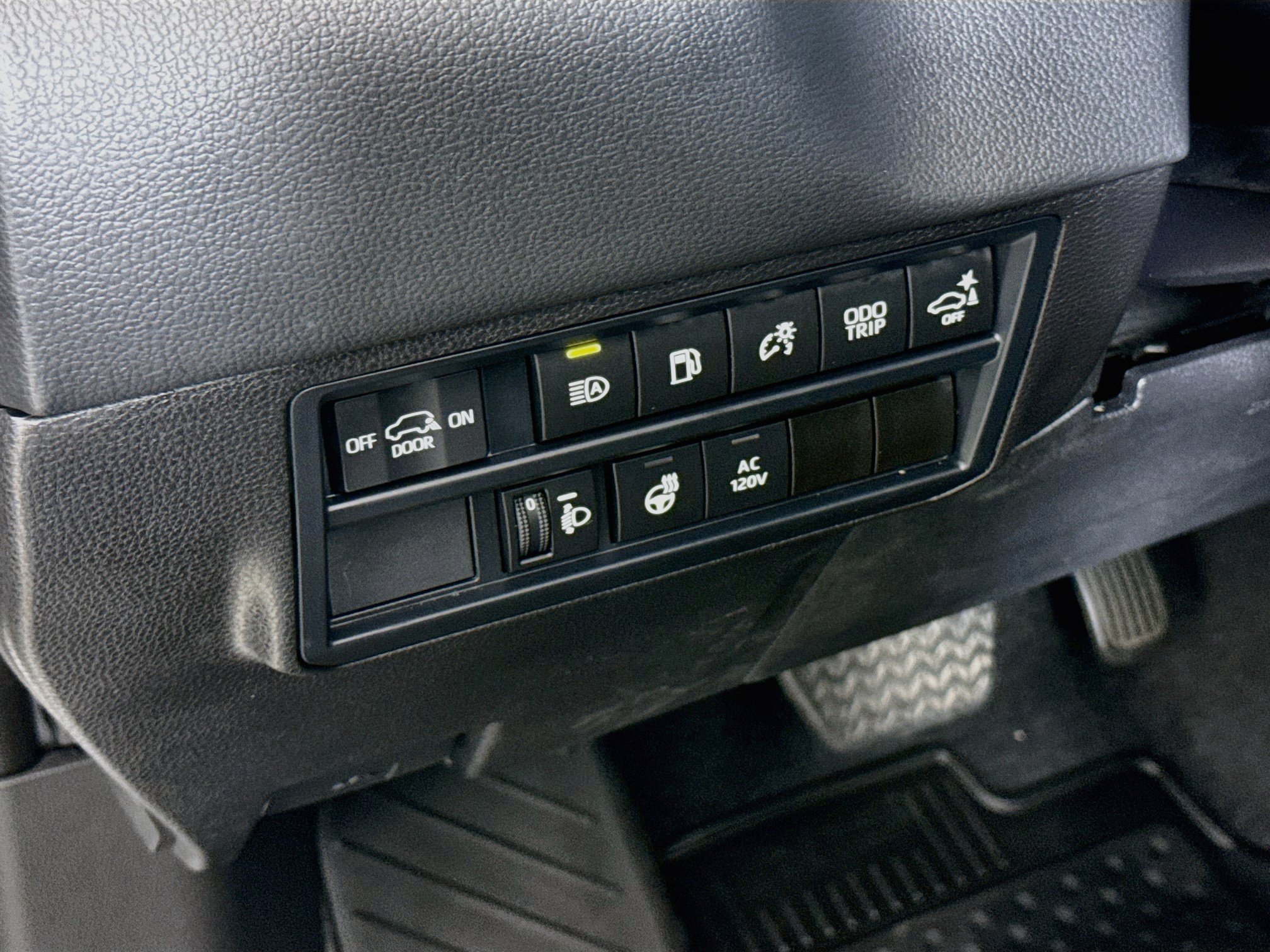 Used 2026 Toyota Sequoia Limited w/ Tow Technology Package AWD/4WD image 10