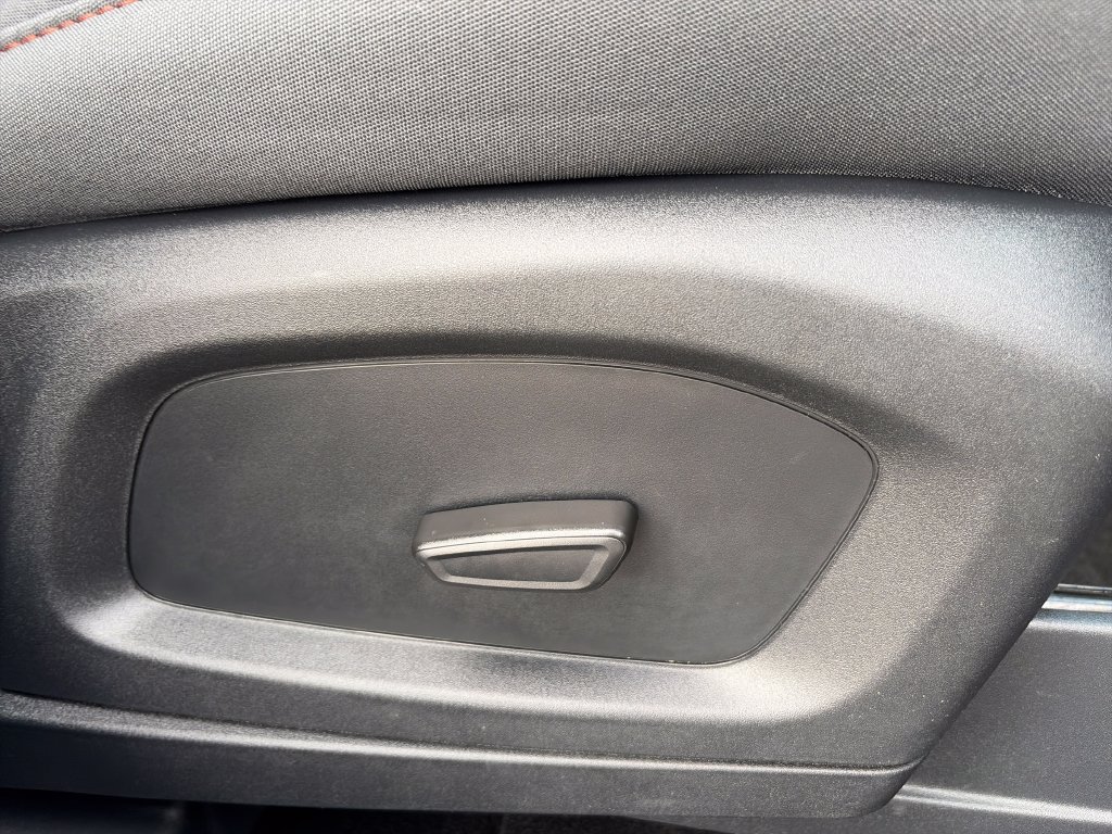 Used 2025 Ford Explorer Active AWD/4WD image 13