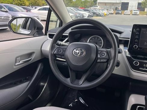 Used 2021 Toyota Corolla LE w/ LE Convenience Package FWD image 18