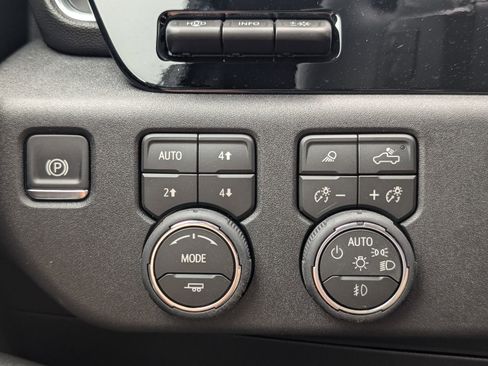 New 2026 Chevrolet Silverado 1500 LTZ w/ LTZ Premium Package image 17