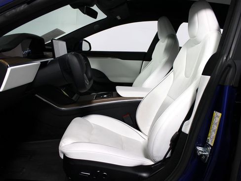 Used 2022 Tesla Model S Plaid image 9