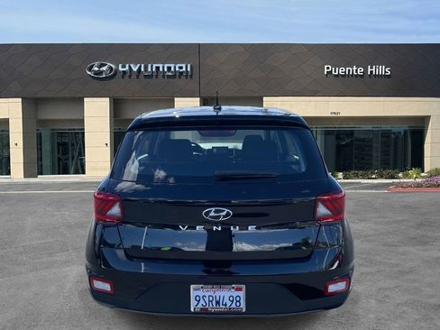 Certified 2025 Hyundai Venue SE image 5
