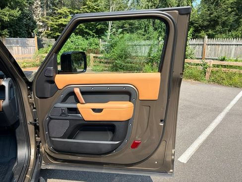 Used 2022 Land Rover Defender 90 X AWD/4WD image 27
