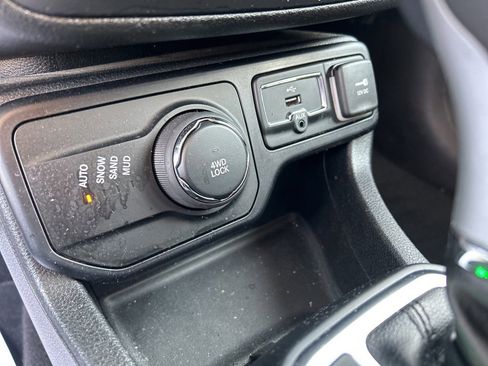 Used 2018 Jeep Renegade Sport w/ Power & Air Group image 20