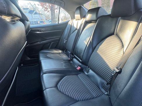 Used 2020 Toyota Camry SE image 10