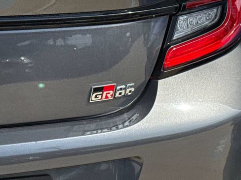 Used 2022 Toyota GR86 RWD image 10