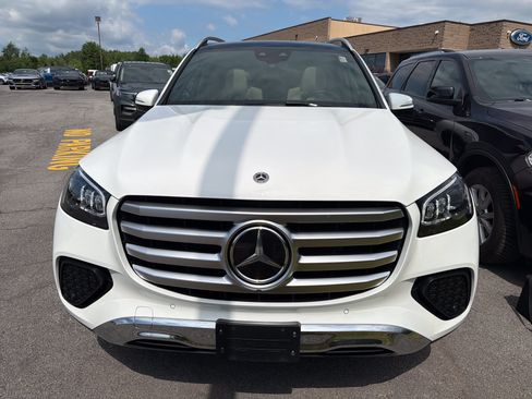 Used 2025 Mercedes-Benz GLS 450 4MATIC image 3