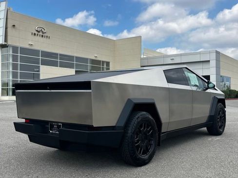 Used 2024 Tesla Cybertruck AWD Crew Cab image 4