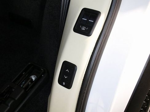 Used 2022 Land Rover Range Rover Long Wheelbase SE image 17