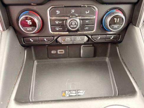Used 2024 Chevrolet Suburban LT AWD/4WD image 25