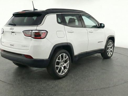 Used 2025 Jeep Compass Limited AWD/4WD image 9