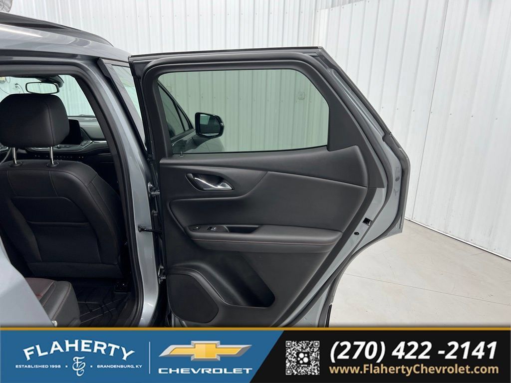 Used 2025 Chevrolet Blazer RS w/ Enhanced Convenience Package FWD image 12
