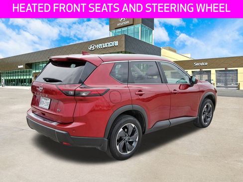 Used 2024 Nissan Rogue SV w/ SV Premium Package image 5