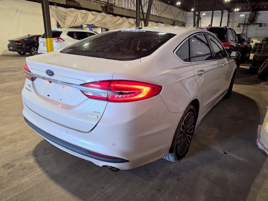Used 2017 Ford Fusion SE w/ Fusion SE Technology Package FWD image 2