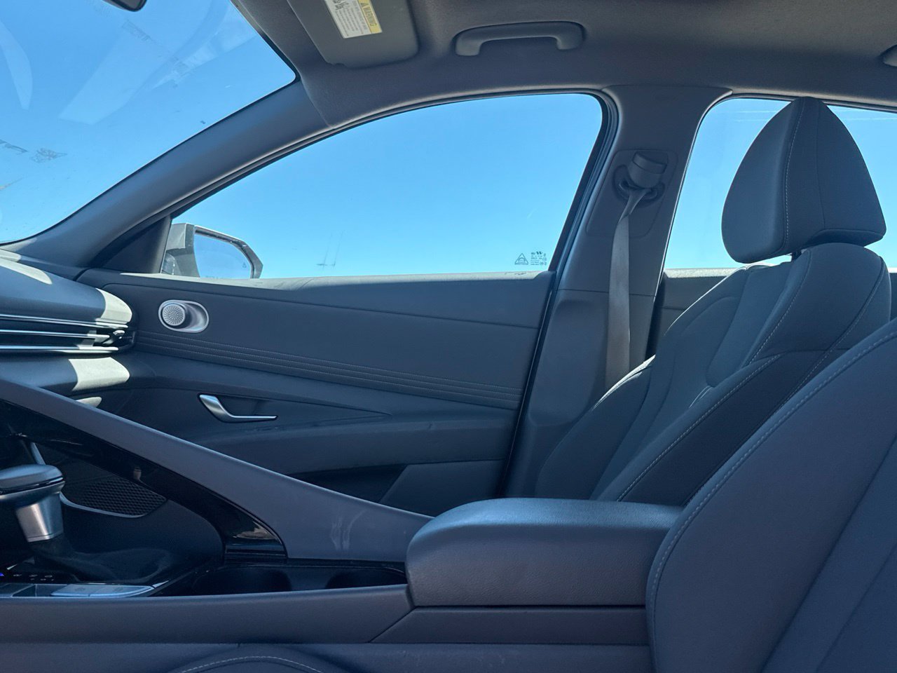 Used 2025 Hyundai Elantra SEL FWD image 40