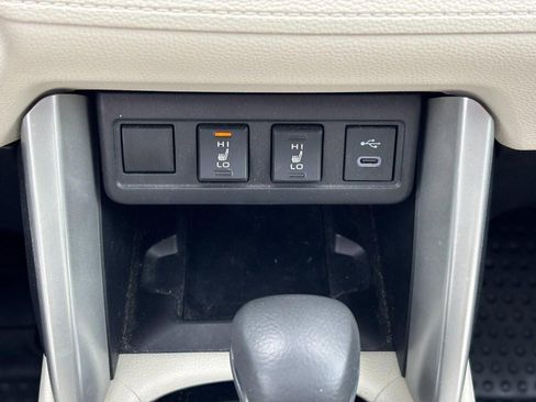 Used 2024 Toyota Corolla Cross XLE image 14