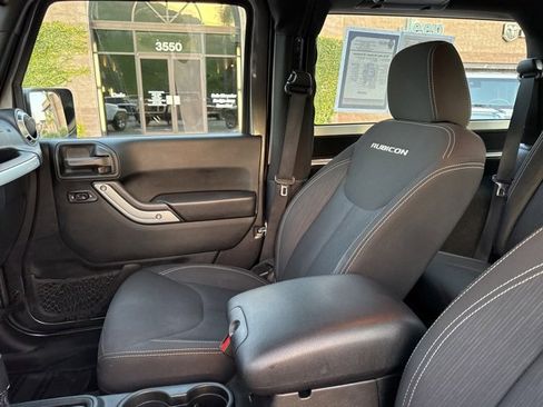 Used 2018 Jeep Wrangler Rubicon w/ Power Convenience Group image 19