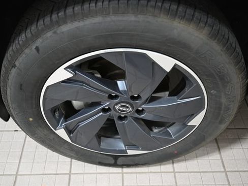 Used 2025 Nissan Rogue SV AWD/4WD image 18