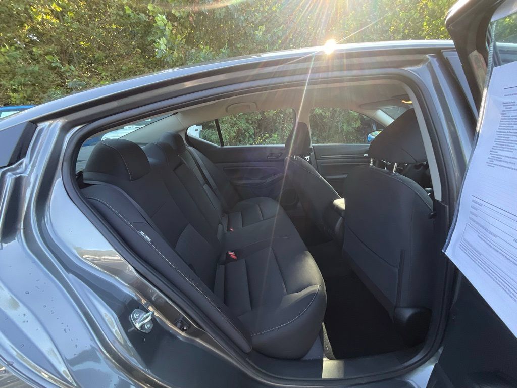 Used 2025 Nissan Altima 2.5 SV FWD image 24