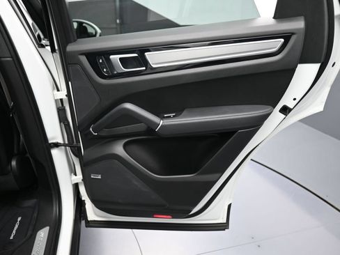 Certified 2022 Porsche Cayenne Platinum Edition AWD/4WD image 26