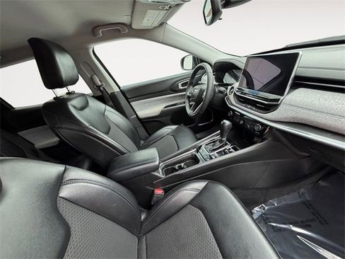 Used 2022 Jeep Compass Latitude image 14