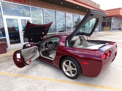Used 2003 Chevrolet Corvette Coupe w/ Preferred Equipment Group RWD image 23