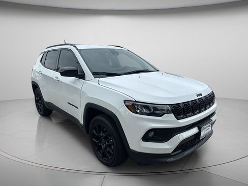 Used 2026 Jeep Compass Latitude AWD/4WD image 1