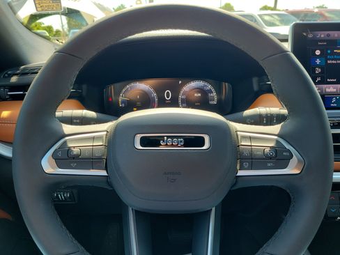 Used 2025 Jeep Compass Limited w/ Elite Group AWD/4WD image 18