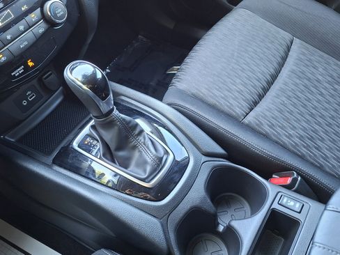 Certified 2020 Nissan Rogue SV image 16