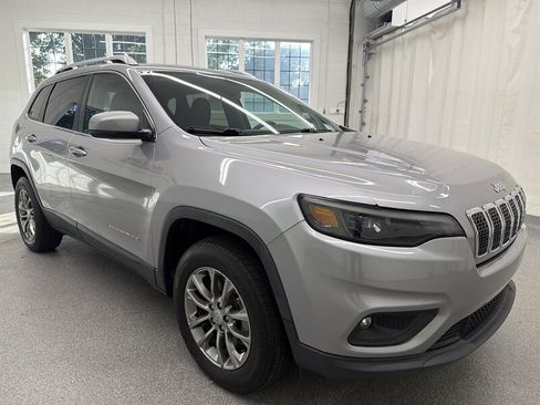 Used 2020 Jeep Cherokee Latitude Plus w/ Comfort/Convenience Group AWD/4WD image 3