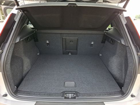 Certified 2025 Volvo XC40 B5 Core image 28