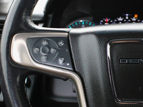 Used 2019 GMC Yukon XL Denali image 24