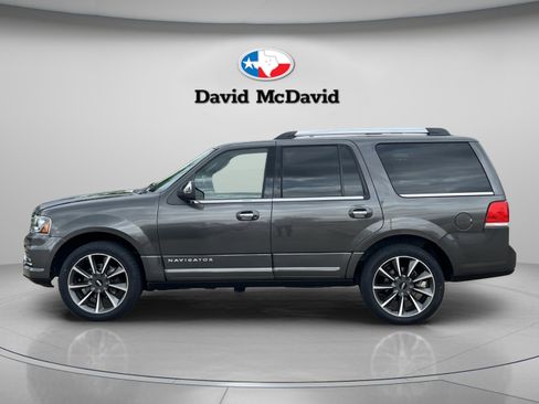 Used 2016 Lincoln Navigator Reserve RWD image 4