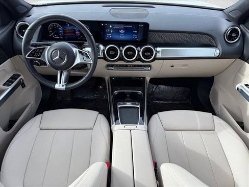Used 2025 Mercedes-Benz GLB 250 4MATIC image 15