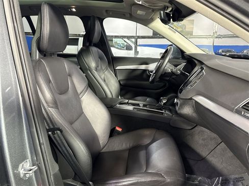 Used 2018 Volvo XC90 T5 Momentum w/ Convenience Package image 37