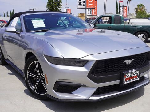 Used 2025 Ford Mustang Convertible RWD image 2
