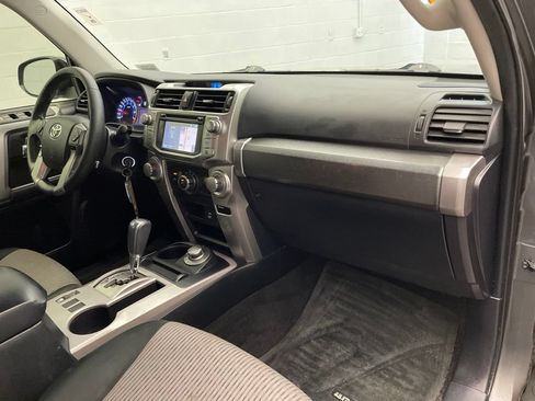 Used 2018 Toyota 4Runner SR5 AWD/4WD image 26
