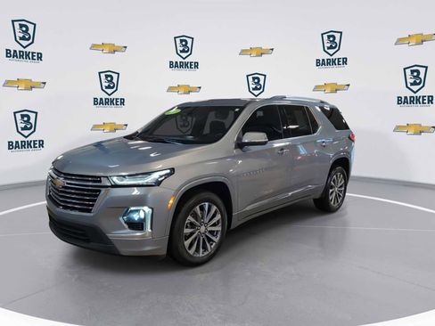 Used 2023 Chevrolet Traverse Premier FWD image 4