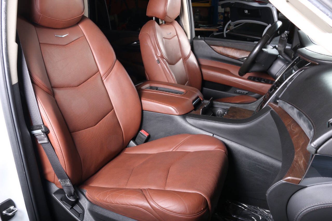 Used 2016 Cadillac Escalade Premium AWD/4WD image 2