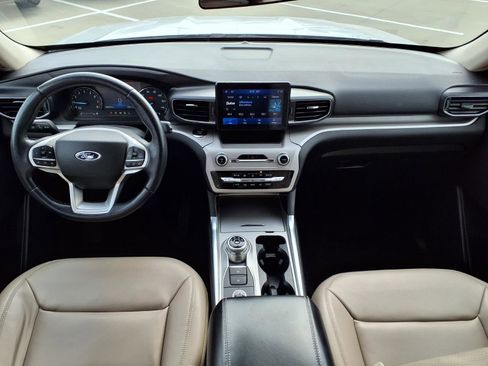 Used 2023 Ford Explorer XLT w/ Equipment Group 202A image 9