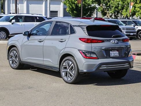 Certified 2023 Hyundai Kona SE FWD image 2