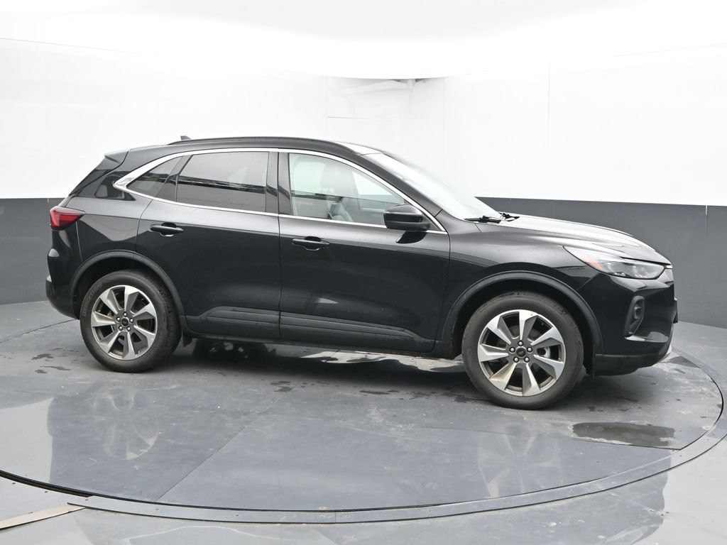 Used 2025 Ford Escape Platinum AWD/4WD image 3