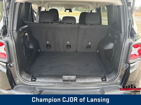 Used 2023 Jeep Renegade Latitude image 25