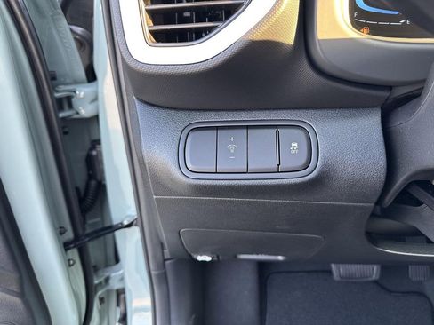 New 2025 Hyundai Venue Limited image 18